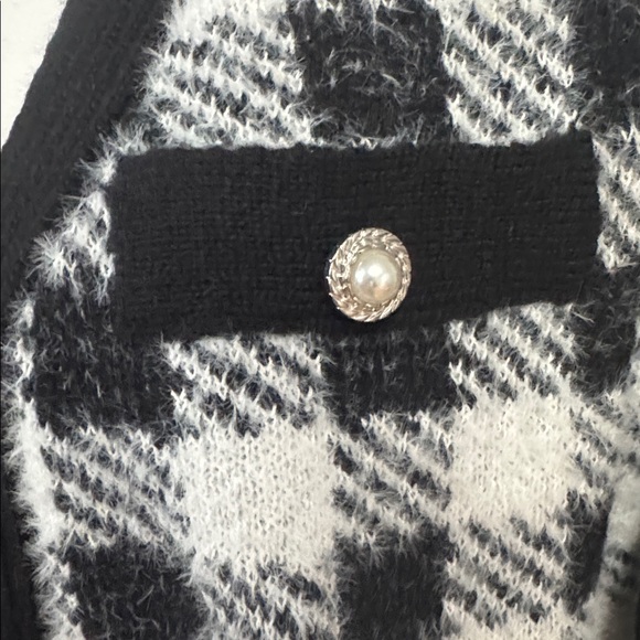 Adrienne Vittadini Eyelash w/Pearl Button Puff Shoulder Elegant Cardigan NWT Med - Picture 4 of 10